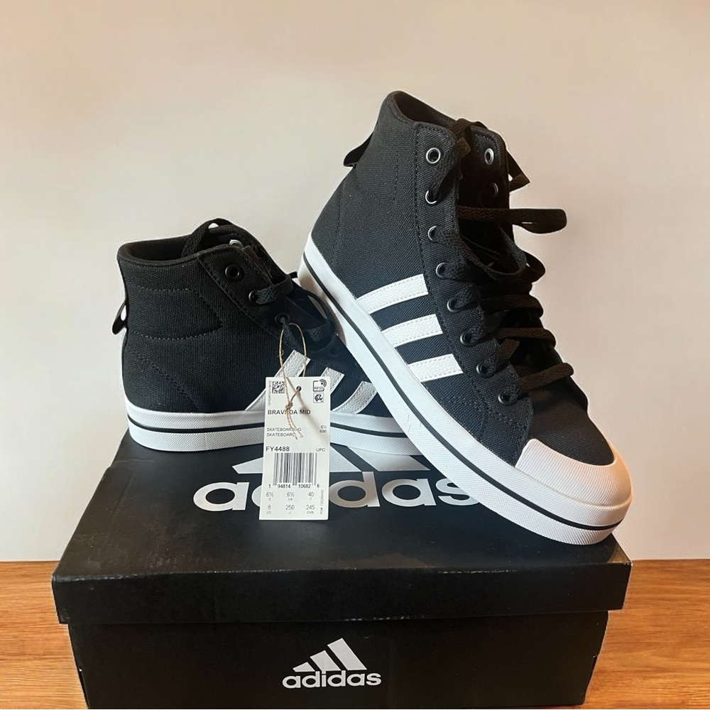 Adidas Black and White High-Tops - Bravada Mids Size 8 Womens
